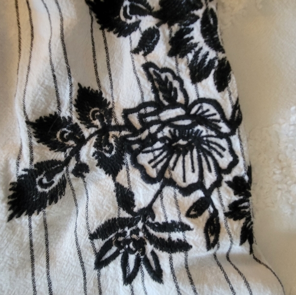 Loft-Black and White Floral Boho Top - Picture 4 of 6